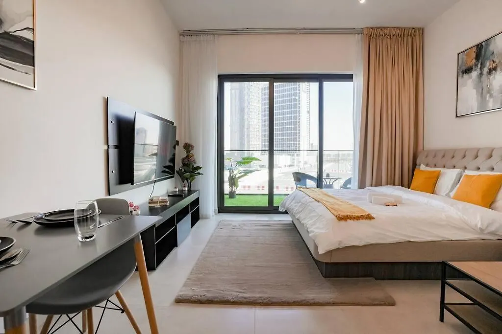 Cozy Studio With Burj Views Pool Gym Central Dubai