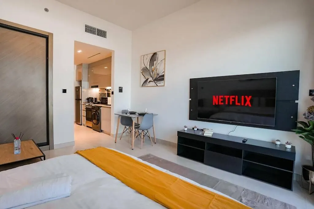 Cozy Studio With Burj Views Pool Gym Central Dubai Apartment