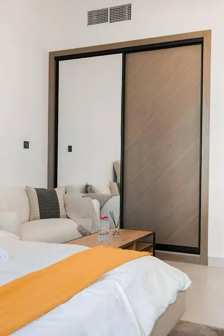 Cozy Studio With Burj Views Pool Gym Central Dubai Apartment