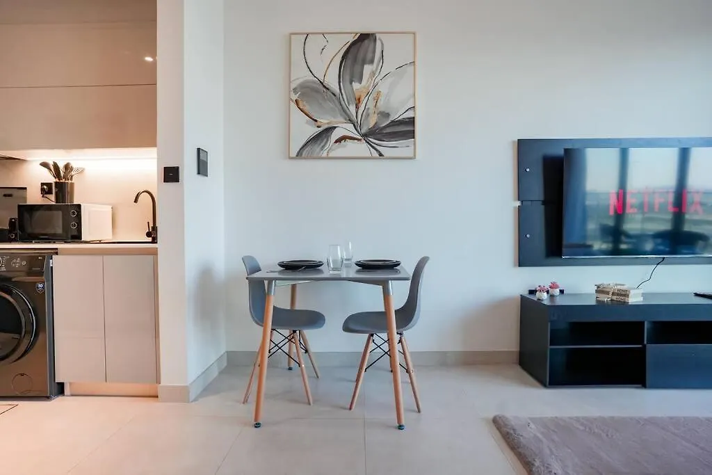 Cozy Studio With Burj Views Pool Gym Central Dubai