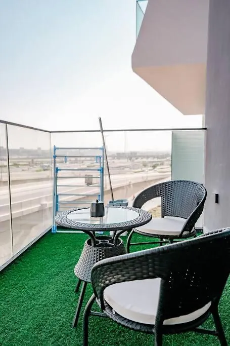 Cozy Studio With Burj Views Pool Gym Central Dubai