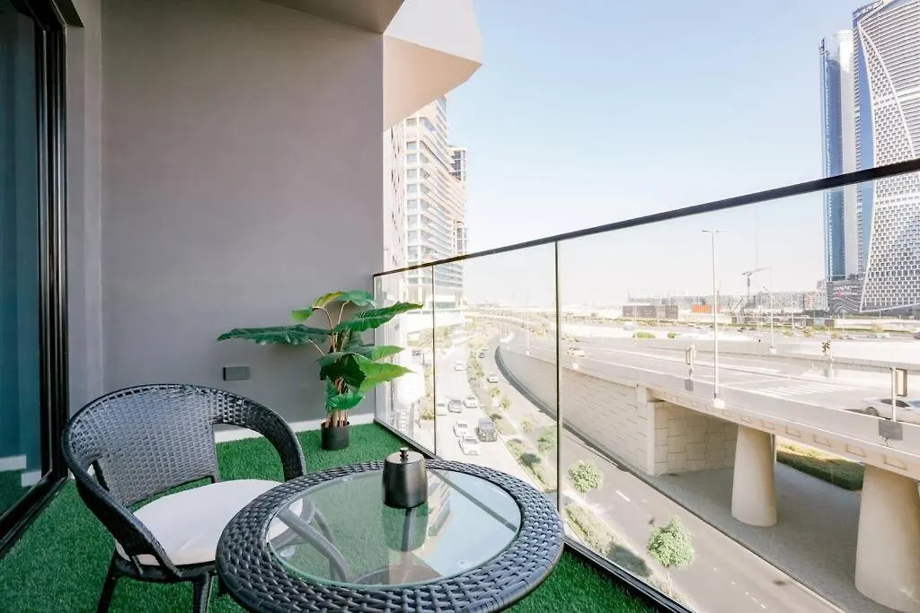Cozy Studio With Burj Views Pool Gym Central Dubai Apartment