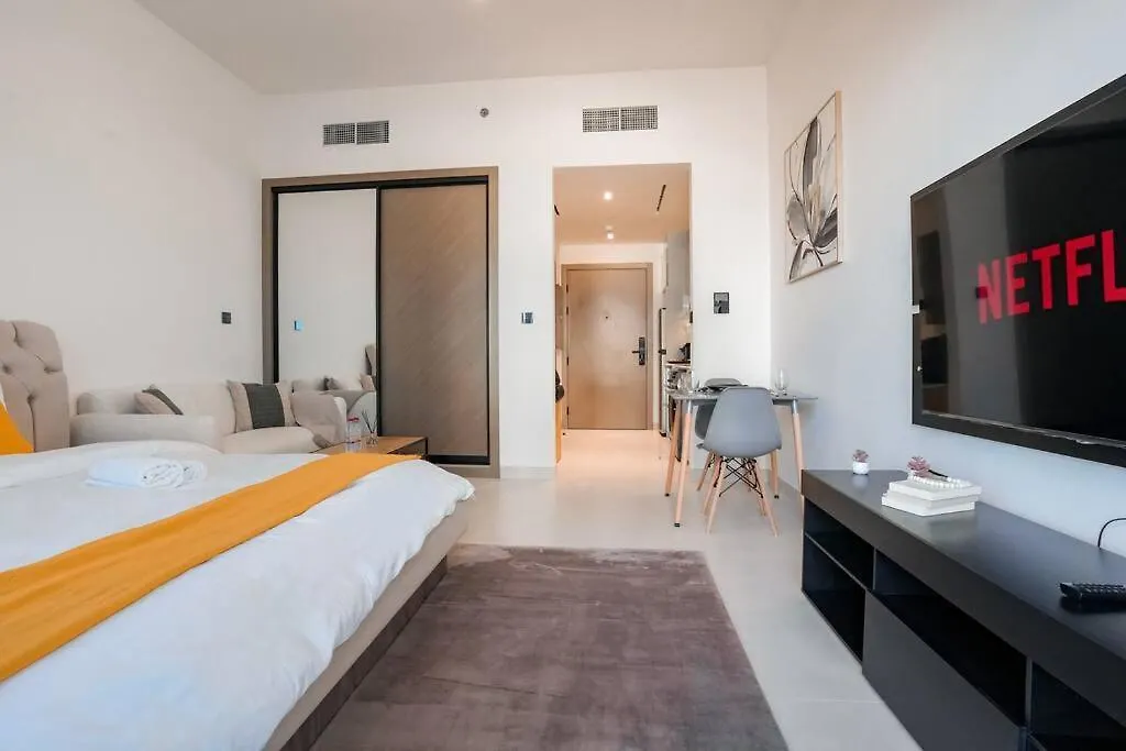 Cozy Studio With Burj Views Pool Gym Central Dubai